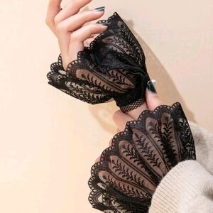 Hallow cut sleeves gloves